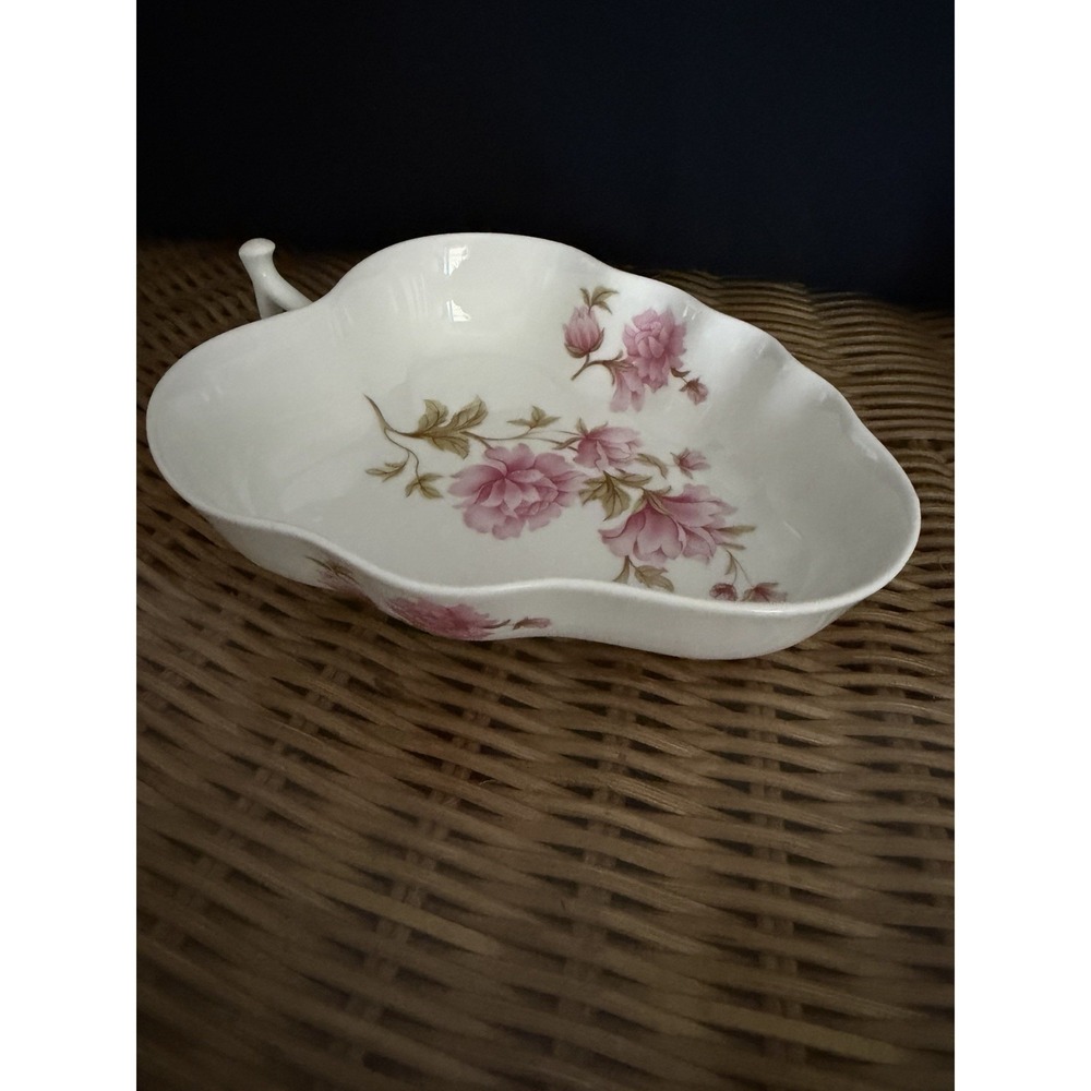 Chojyu Ceramic Bone China Japan Handled Leaf Shape Bowls